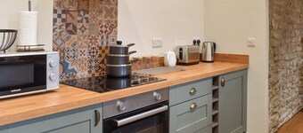 The Cowshed - UK50283