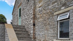 A stone building with a set of stone steps leading to a door. - 1 bedroom accommodation in Earl Sterndale, near Buxton (Earl Sterndale, near Buxton)