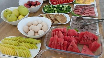 Desk, laptop workspace, soundproofing, free WiFi