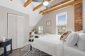 2 bedrooms, desk, iron/ironing board, WiFi