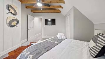 2 habitaciones, escritorio, tabla de planchar con plancha y wifi