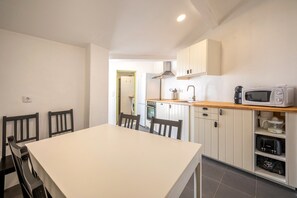 Refrigerador, microondas, horno y lavavajillas 