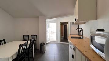 Réfrigérateur, micro-ondes, four, lave-vaisselle