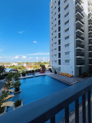 Daire, 1 Yatak Odası, Balkon, Havuz Manzaralı | Havuz | Açık yüzme havuzu 