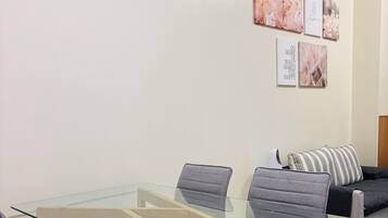 Condo, 1 Bedroom, Balcony, Pool View | Dining