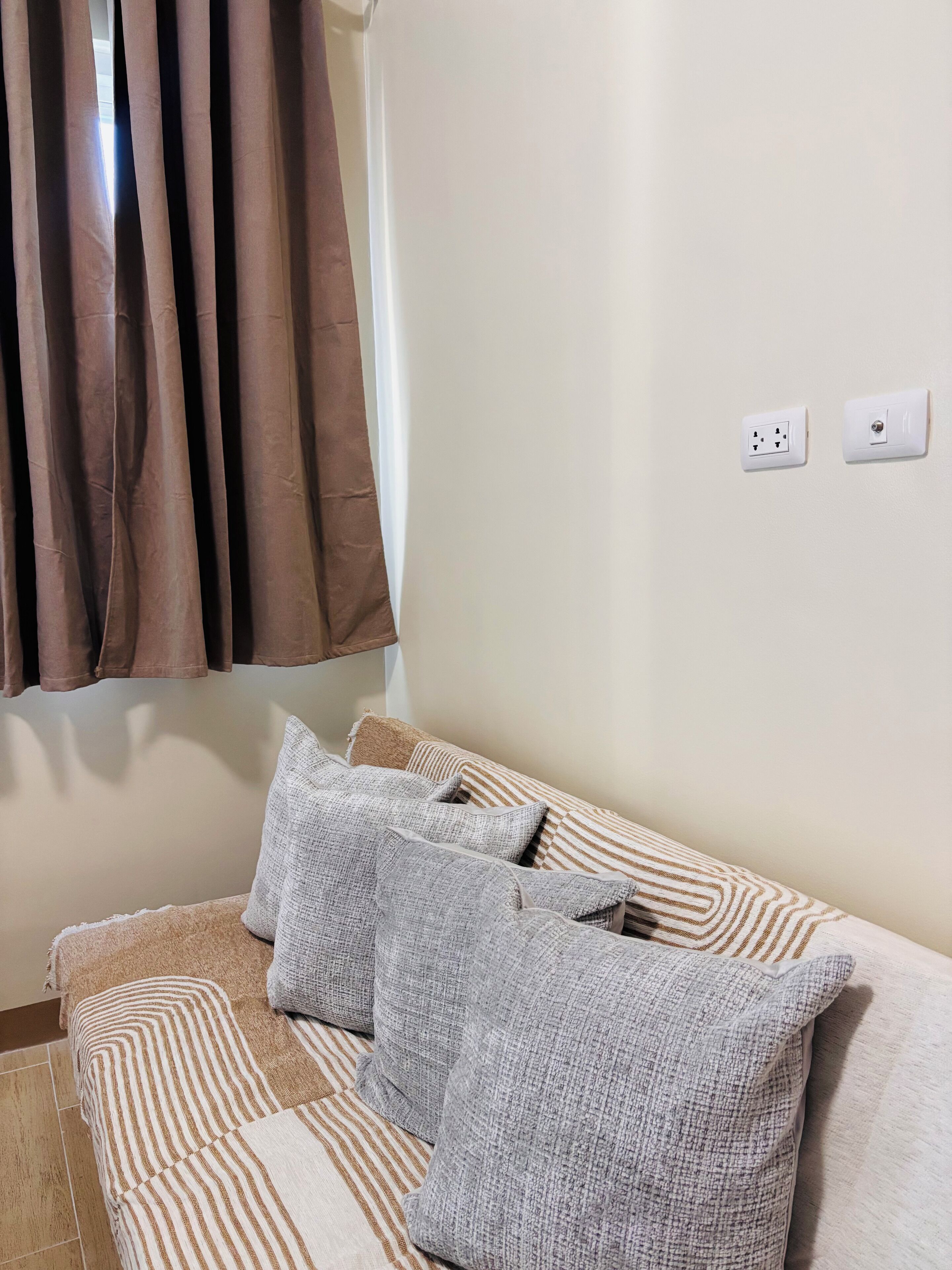 Appartement, 1 slaapkamer, balkon, uitzicht op zwembad | Woonkamer