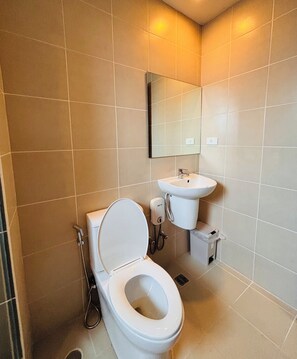 Condo, 1 Bedroom, Balcony, Pool View | Bathroom
