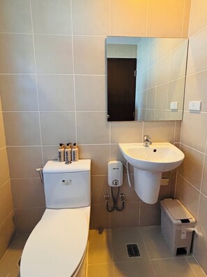 Condo, 1 Bedroom, Balcony, Pool View | Bathroom
