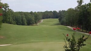 A golf course with a well-maintained green, sand bunkers, and a wooded area. - 4-bedroom house in charming Timberline Golf neighborhood with pool (Calera)