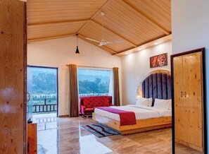 Travel crib, free WiFi, bed sheets - Corbett Green Retreat Resort (Kaladhungi)