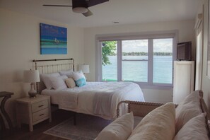 2 soverom, skrivebord, strykejern/-brett og wi-fi (inkludert)