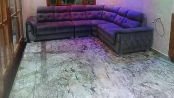 Double Room, Garden View | Interior