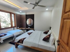 Triple Room, Garden View | In-room safe, blackout drapes, soundproofing, free WiFi