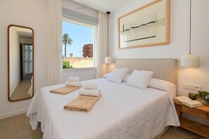 6 bedrooms, iron/ironing board, WiFi, bed sheets - El Jabeque 14 pax - Denia, Costa Blanca (Denia)