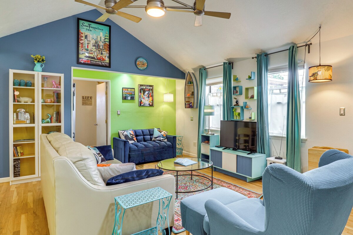 Outdoor Bar & Large Pool: Retro ABQ Retreat!