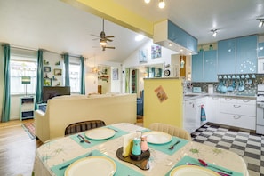 Fridge, microwave, stovetop, dishwasher