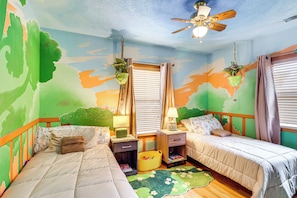 3 bedrooms, desk, iron/ironing board, travel cot