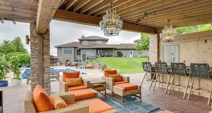 Outdoor Oasis: Luxe Flat in Mt Horeb!