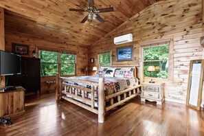 3 bedrooms, desk, iron/ironing board, WiFi - Mountain Views-Hot Tub-Games-Pool & Foosball (Morganton)