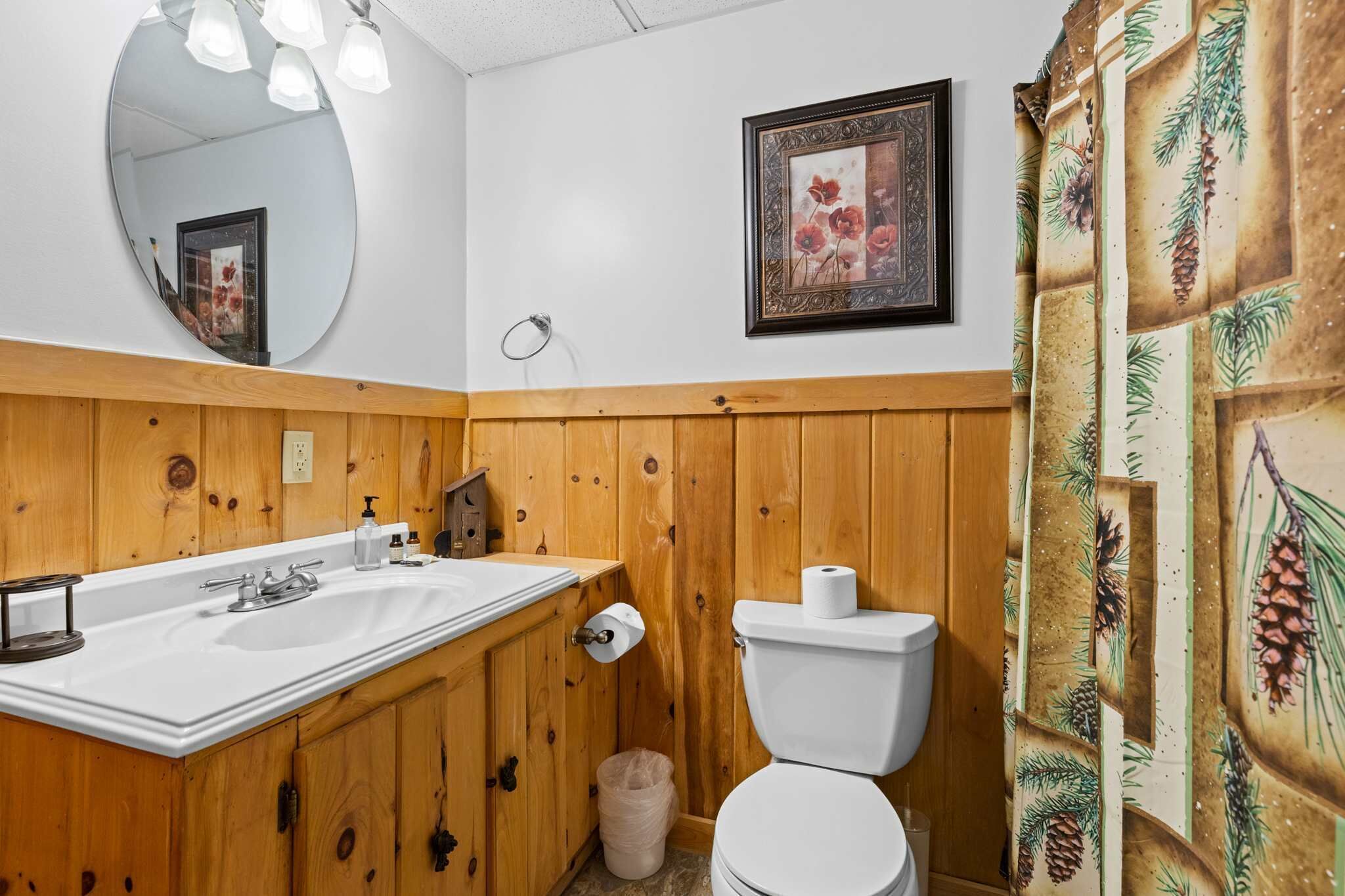 Douche, séchoir à cheveux, serviettes fournies, shampooing