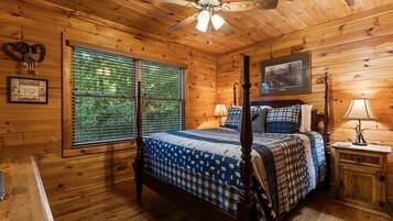 3 makuuhuonetta, työpöytä, silitysrauta/-lauta, Wi-Fi