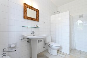 Douche, serviettes fournies