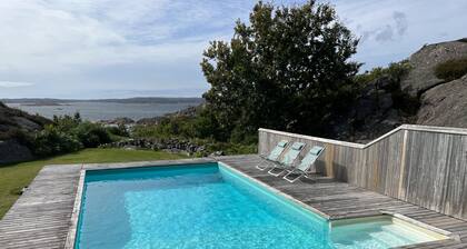 Architektenvilla mit Pool, Sauna und Meerblick in Mjörn | SE09124