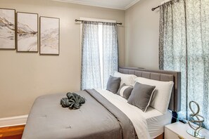 3 bedrooms, iron/ironing board, internet, bed sheets