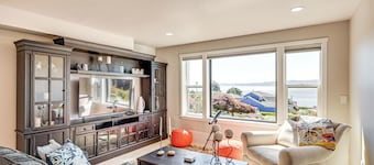 Puget Sound Views: Des Moines Apt w/ Patio