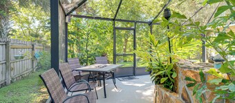 Private Backyard Oasis: Cocoa Family Home!