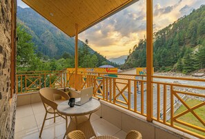 Bed in 10 Bed Mixed Dormitory | Balcony