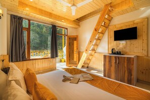 Superior Double Room with Balcony | ห้องเก็บเสียง, Wi-Fi ฟรี, ผ้าปูที่นอน