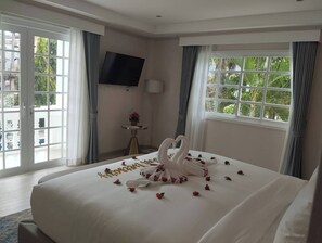 Premier Double Room, Non Smoking | In-room safe, desk, blackout drapes, free WiFi