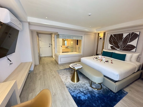 Deluxe Double Room | In-room safe, desk, blackout drapes, free WiFi - Villa Atchara (Patong)