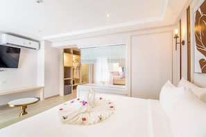 Deluxe Double Room | In-room safe, desk, blackout drapes, free WiFi - Villa Atchara (Patong)