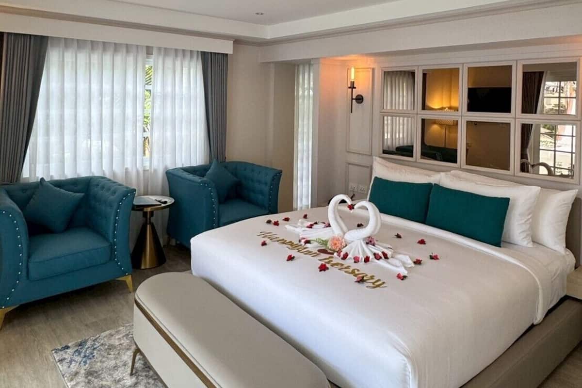 Premier Double Room, Non Smoking | In-room safe, desk, blackout curtains, free WiFi