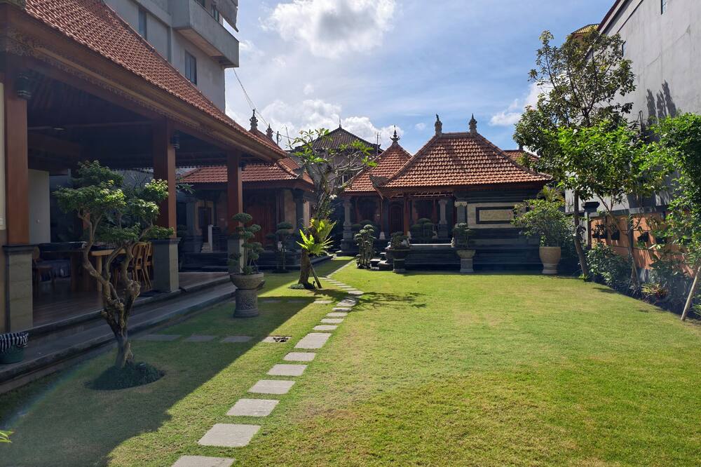 Ayuna Guest House