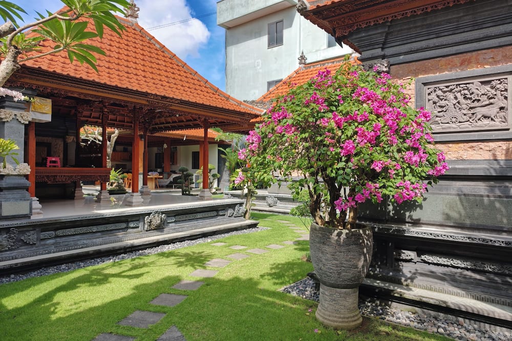Ayuna Guest House