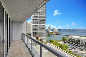 Property grounds - Icon Brickell - 19th Fl - 2BED/1BATH - Bay Views (Miami)