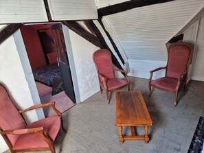 3 bedrooms, iron/ironing board, Internet, bed sheets