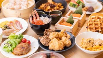Daily buffet breakfast (JPY 2800 per person)