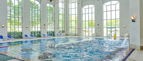 실내 수영장, 시즌별로 운영되는 야외 수영장