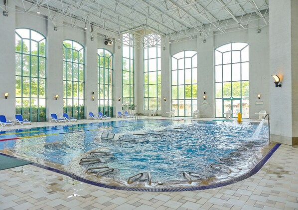 Piscine couverte, piscine extérieure (ouverte en saison)
