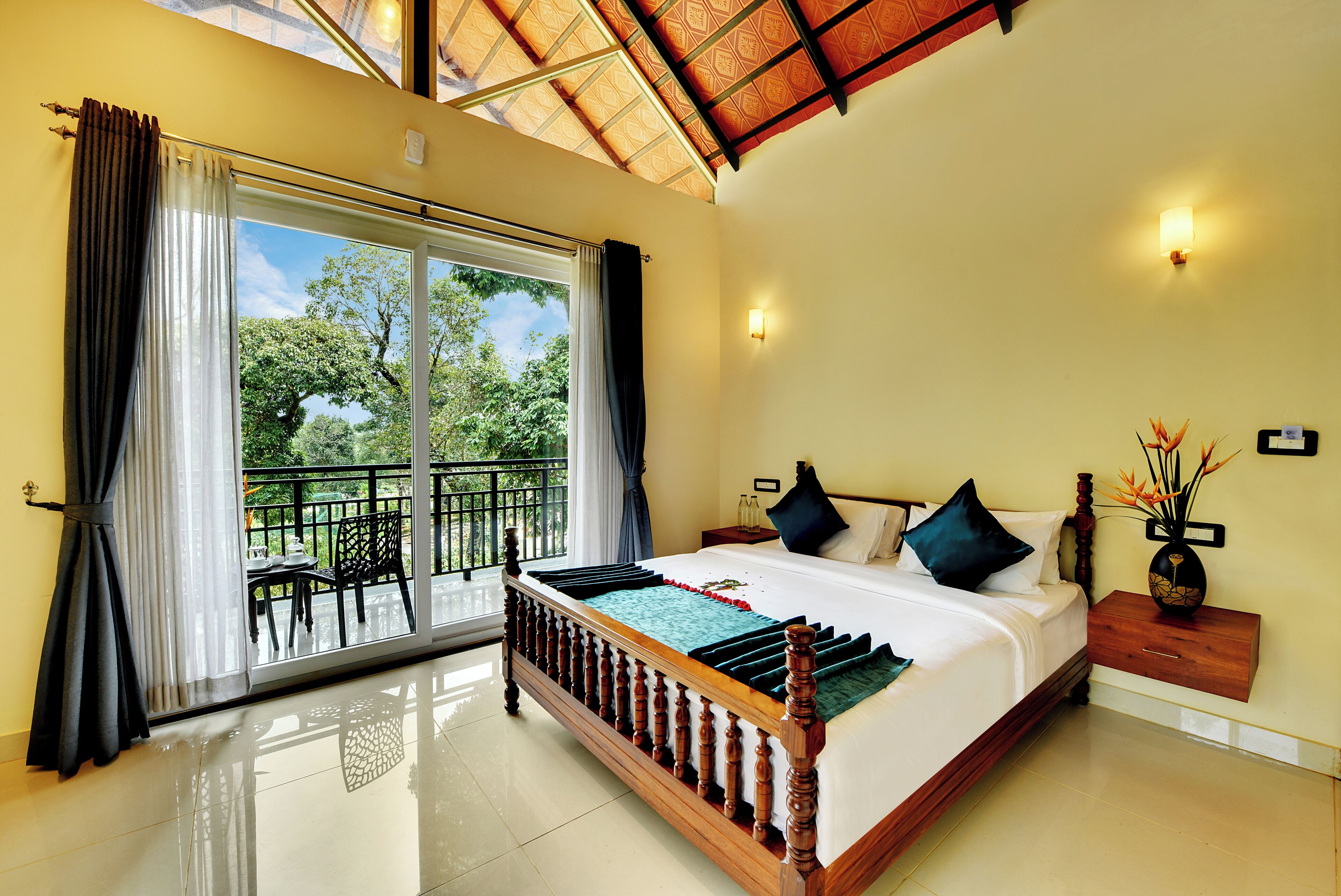 Deluxe dubbelrum - icke-rökare | Värdeförvaringsskåp på rummet och mörkläggningsgardiner