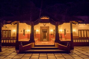Front of property - Vishmaa Resort (Madikeri)