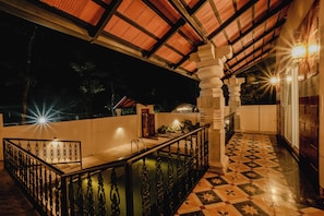 Bungalow Confort, vistas a la piscina | Terraza o patio