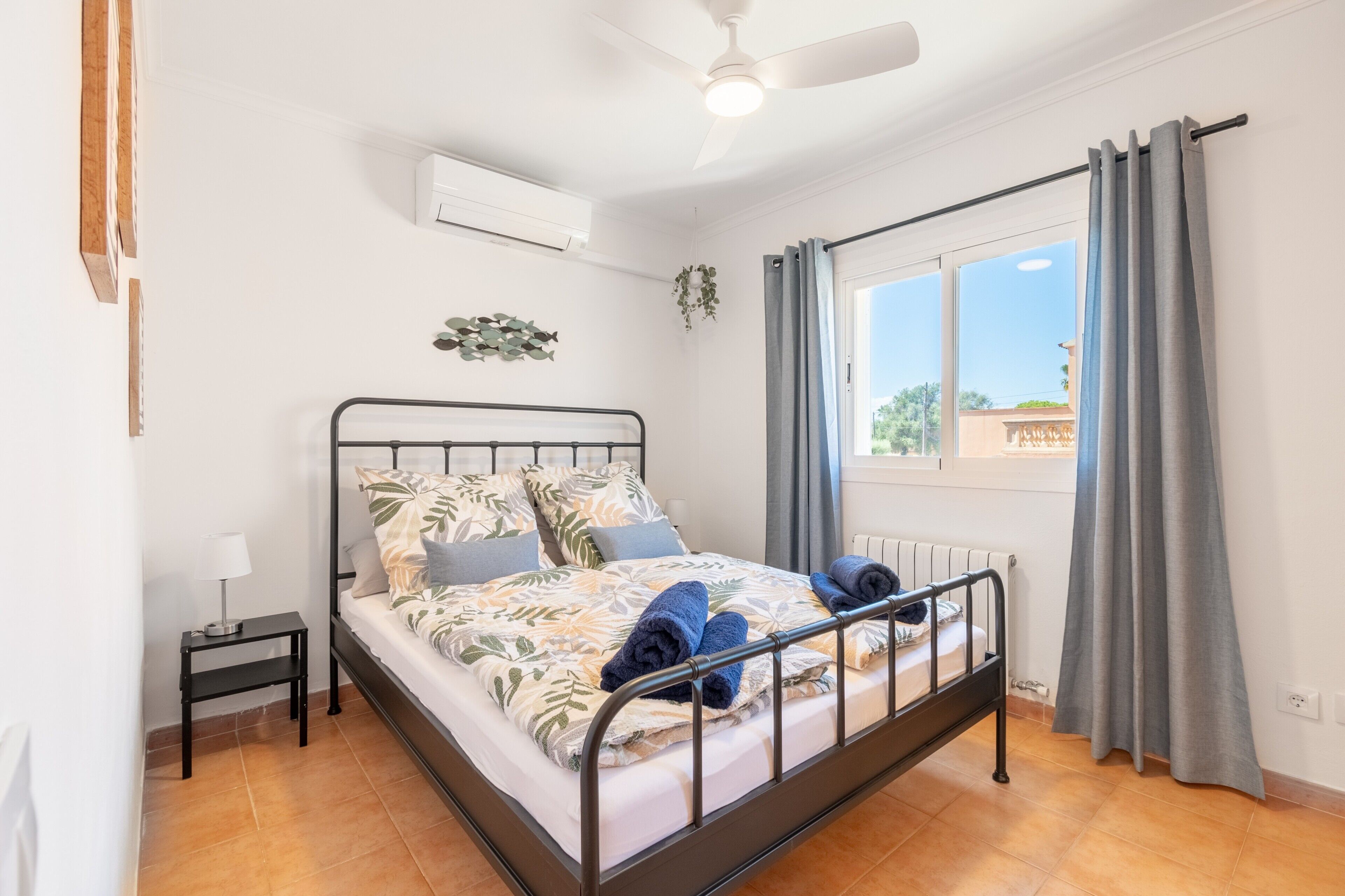 4 bedrooms, WiFi, bed sheets