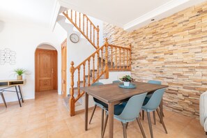 Dining - Holiday Home 'Casa de Tina' with Private Pool, Wi-Fi and Air Conditioning (Llucmajor)
