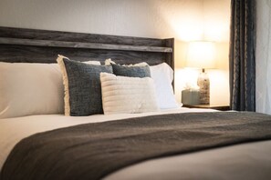 2 habitaciones, escritorio, tabla de planchar con plancha y wifi 