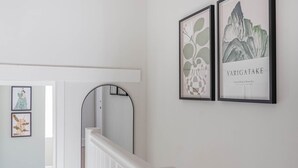 Interior - Georgia Suite | Stylish 1BR • Sleeps 4 • Wifi (Vale of Glamorgan)
